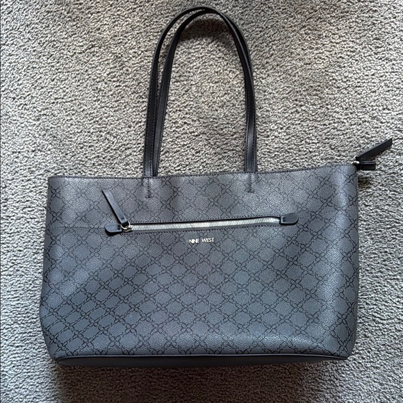 Nine West Handbags - Nine West Charcoal Patterned Tote. 2 Outside Pockets & Inside Zipper & Slots!